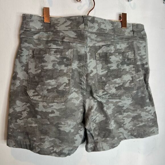 Spanx Stone Wash Camo Pull On Stretch Twill Shorts Womens Sz large Slim Shaping - Picture 6 of 11